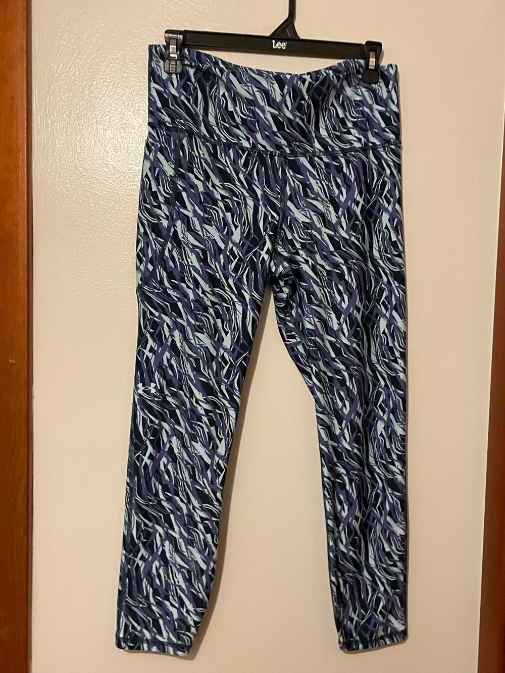 Under Armour Navy and Light Blue Swirl Print woman’s Leggings heat compression